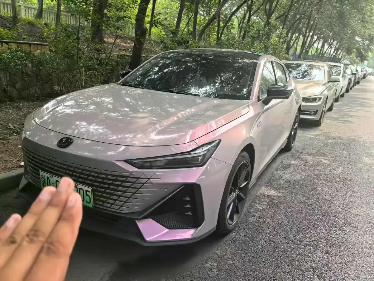 2023 ChangAn UNI-V iDD 1.5T 170HP L4 6TCT PHEV 18.4KWH