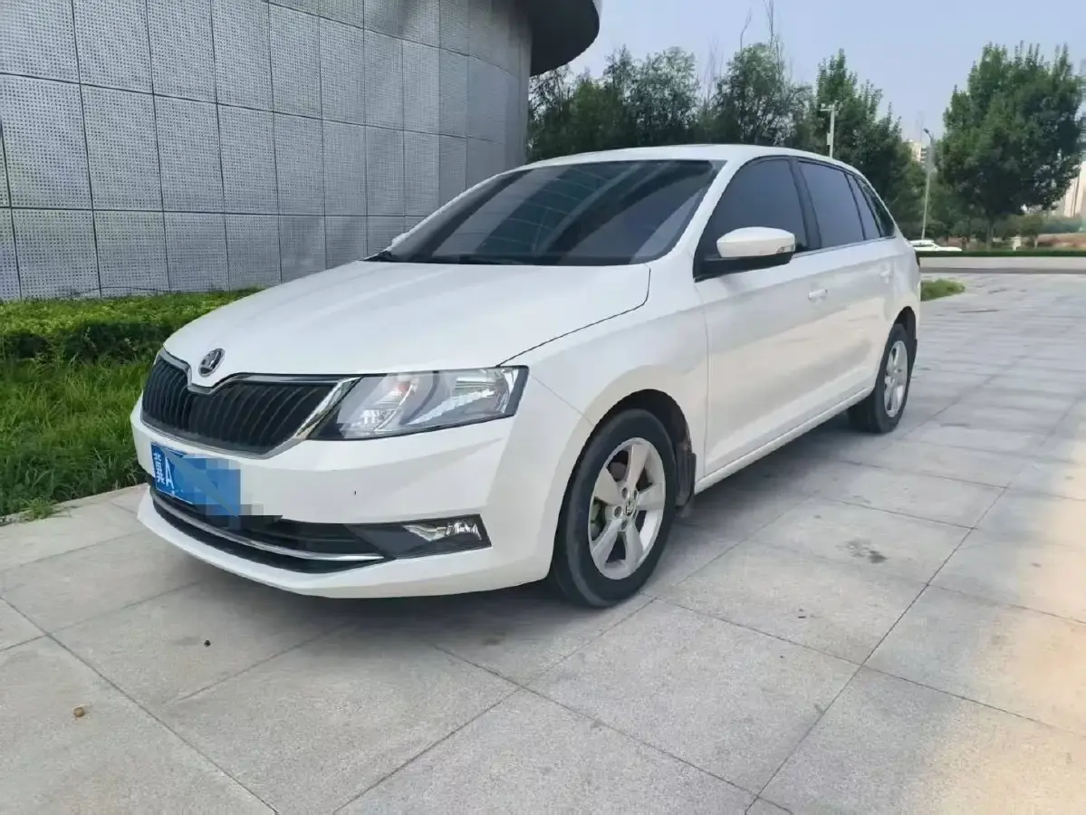 2018 Skoda Rapid Spaceback 1.6L 110HP L4 6AT