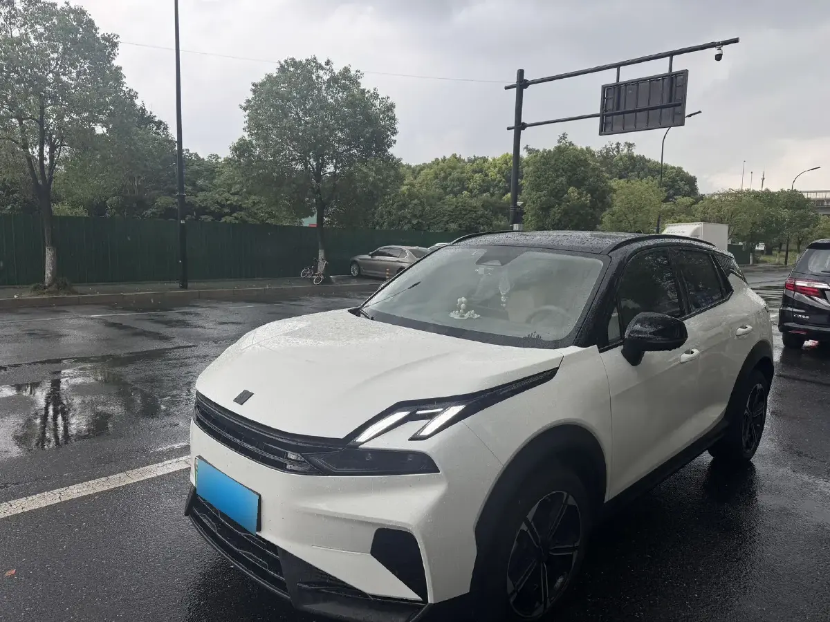 2023 LYNK&CO 06 EM-P 1.5L 120HP L4 3DHT PHEV 19.09KWH