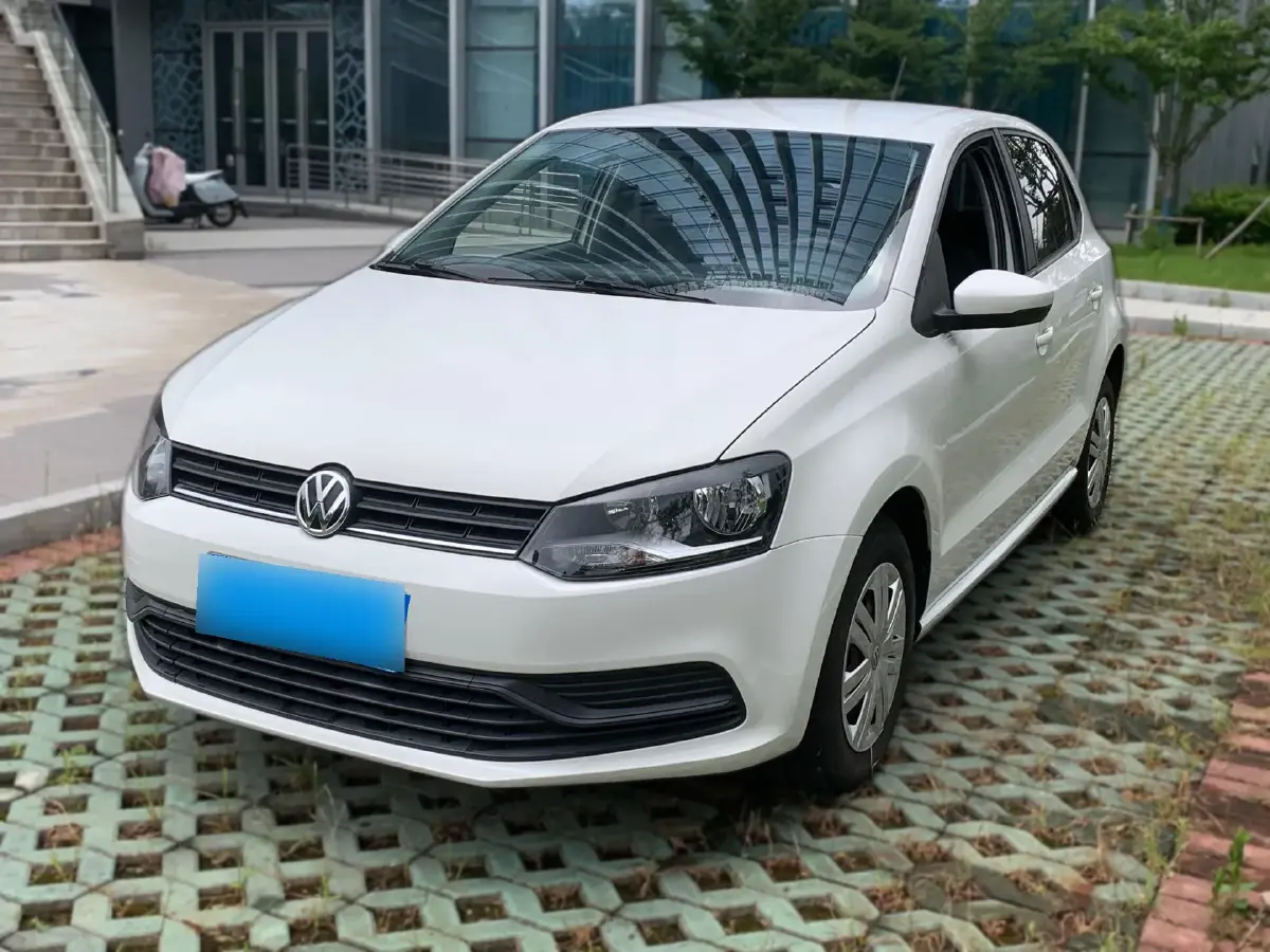 2016 Volkswagen Polo 1.4L 90HP L4 6AT