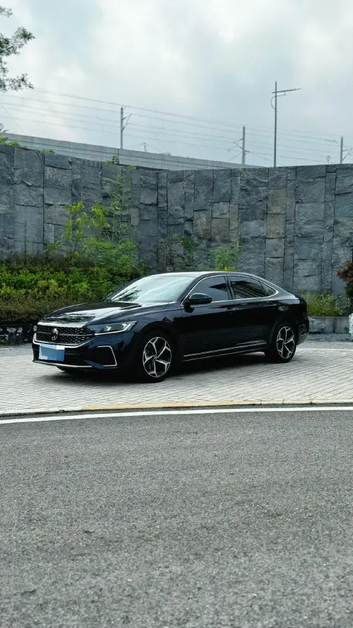 2023 Volkswagen Passat 2.0T 186HP L4 7DCT