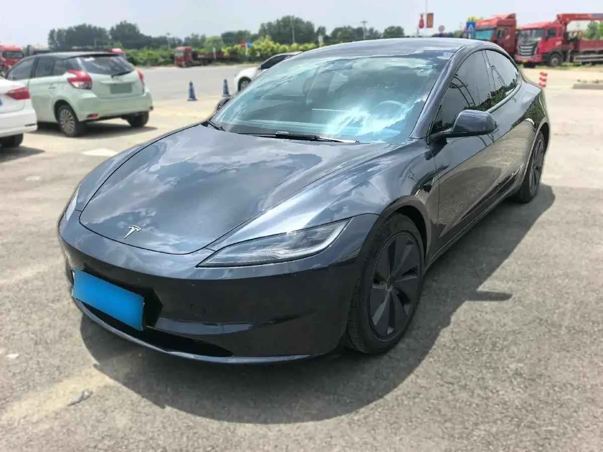 2025 Tesla Model 3 BEV 62.5KWH