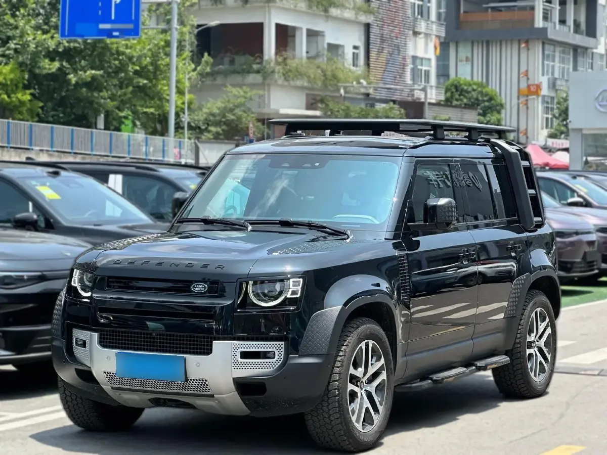 2025 Land Rover Defender 3.0T 400HP L6 8AT