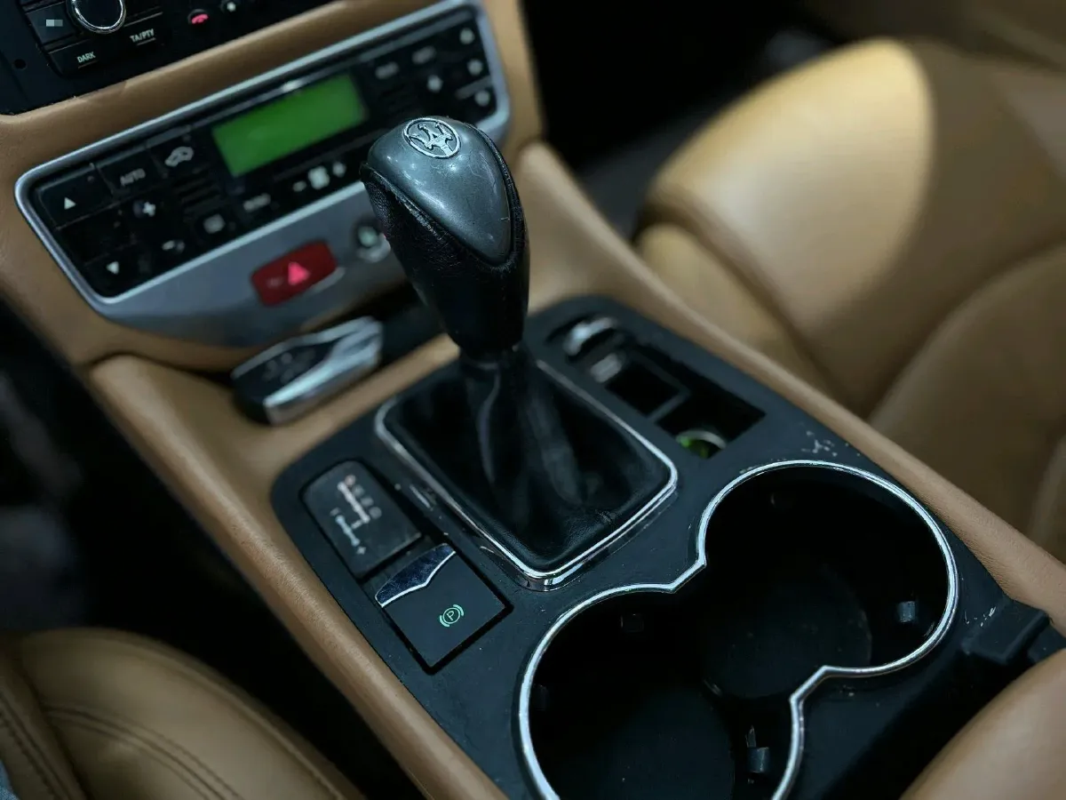 2013 Maserati GranTurismo 4.7L 460HP V8 6AT,autocango,china used car exporter,china ev exporter,chinese used car exporter,chinese used ev exporter