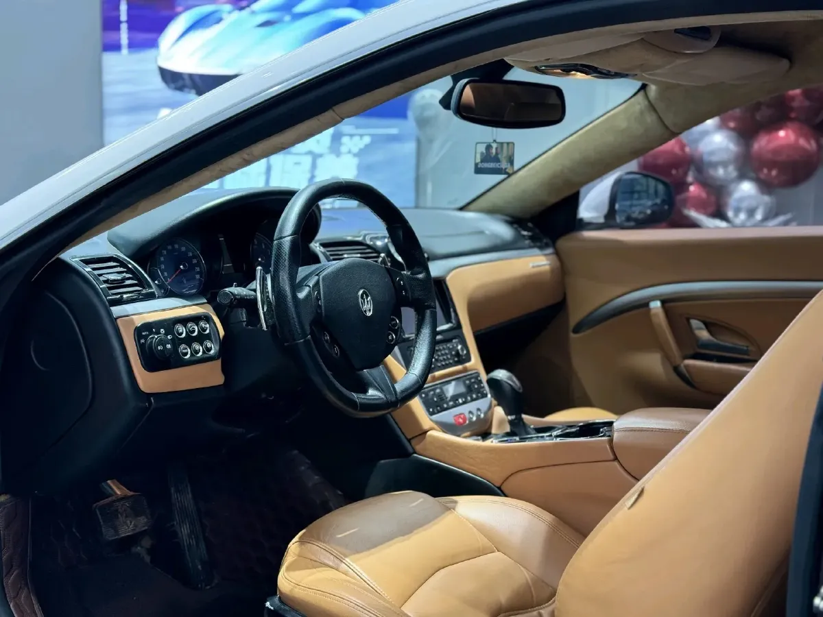 2013 Maserati GranTurismo 4.7L 460HP V8 6AT,autocango,china used car exporter,china ev exporter,chinese used car exporter,chinese used ev exporter