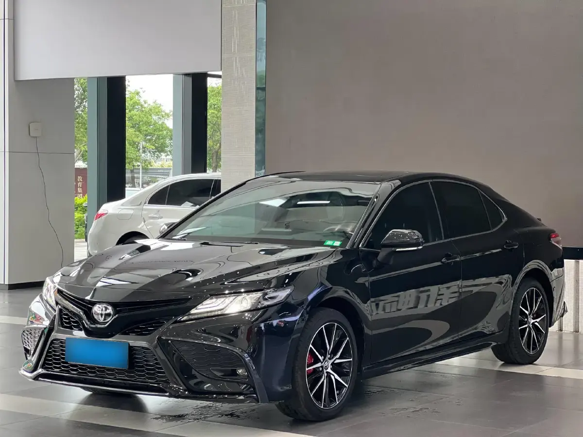 2021 Toyota Camry 2.5L 209HP L4 8AT