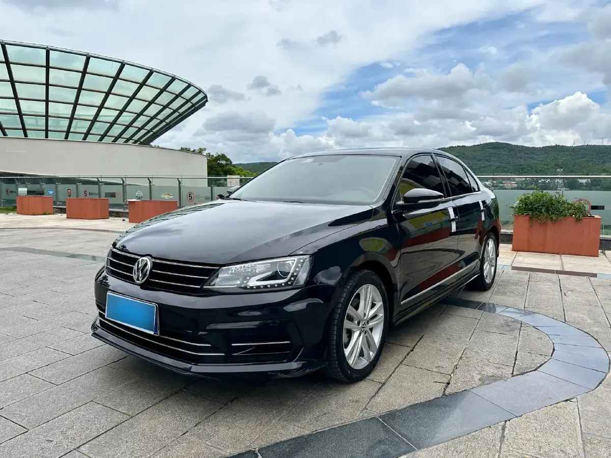 2018 Volkswagen Sagitar 1.4T 150HP L4 7DCT