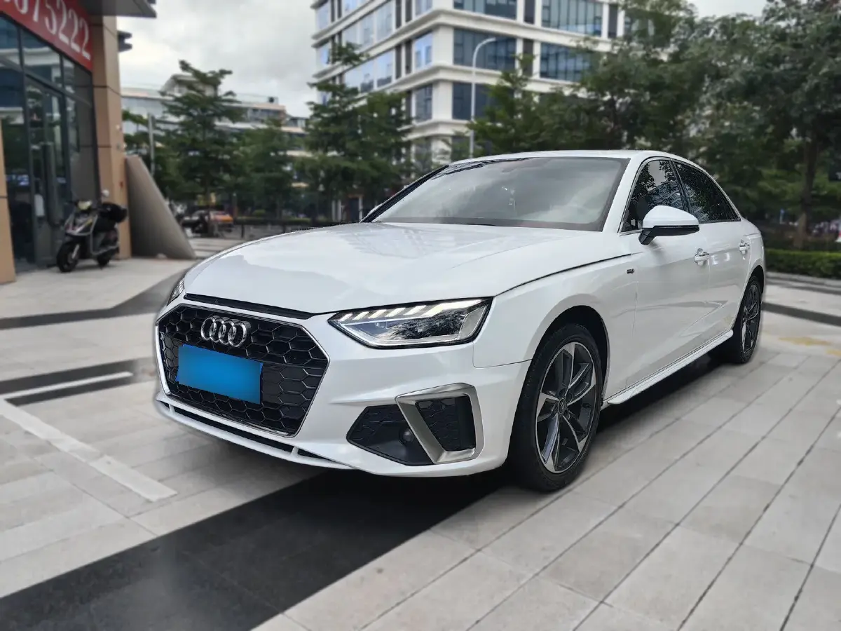 2022 Audi A4L 2.0T 190HP L4 7DCT