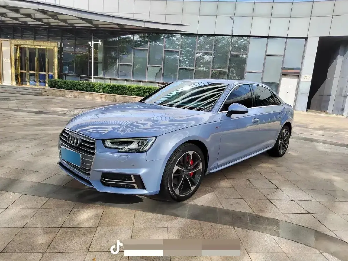 2022 Audi A4L 2.0T 190HP L4 7DCT