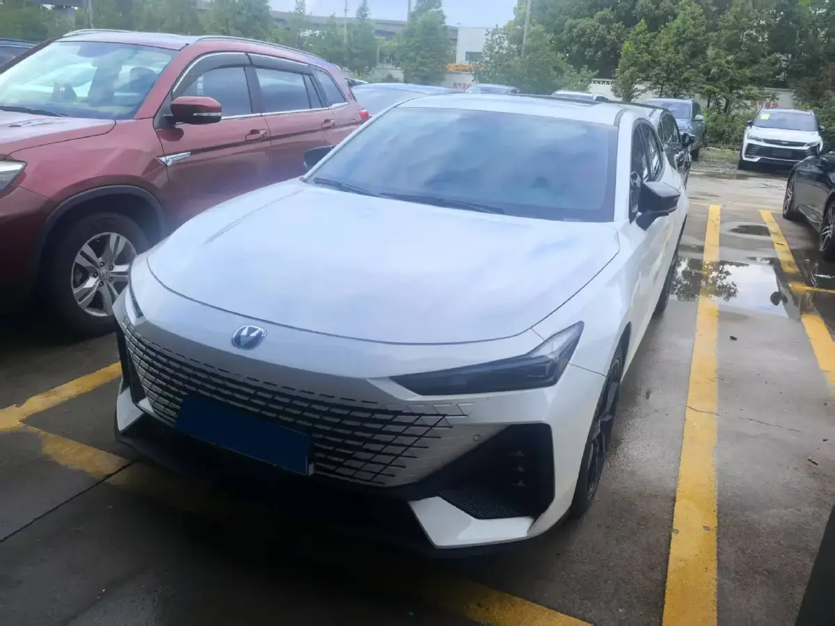 2022 ChangAn UNI-V 1.5T 188HP L4 7DCT