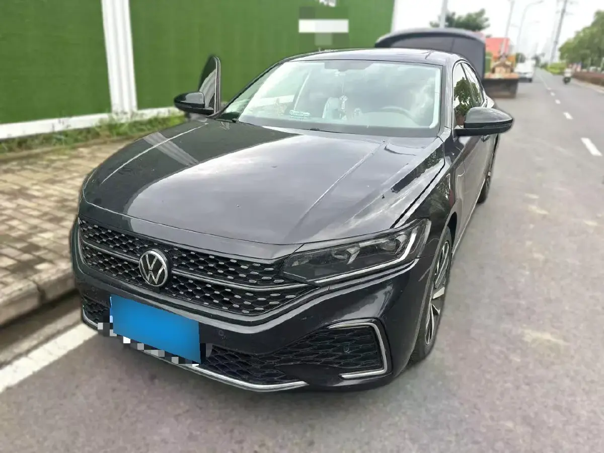 2022 Volkswagen Passat 2.0T 186HP L4 7DCT