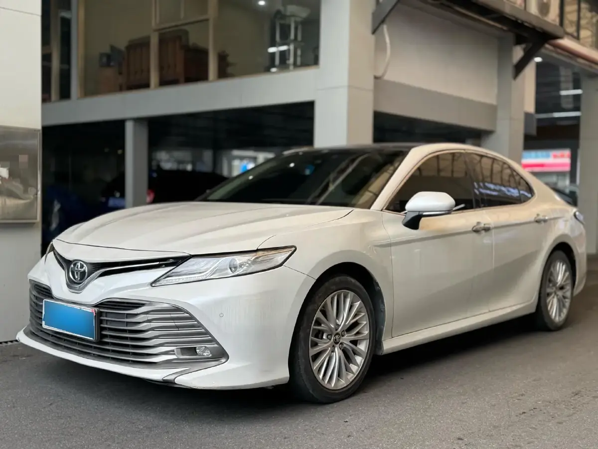 2019 Toyota Camry 2.5L 209HP L4 8AT