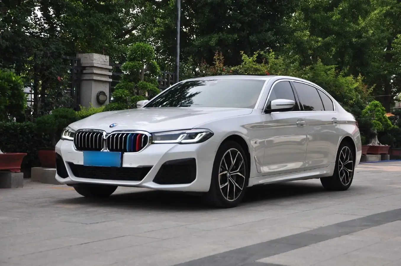 2023 BMW 5 Series 2.0T 245HP L4 8AT