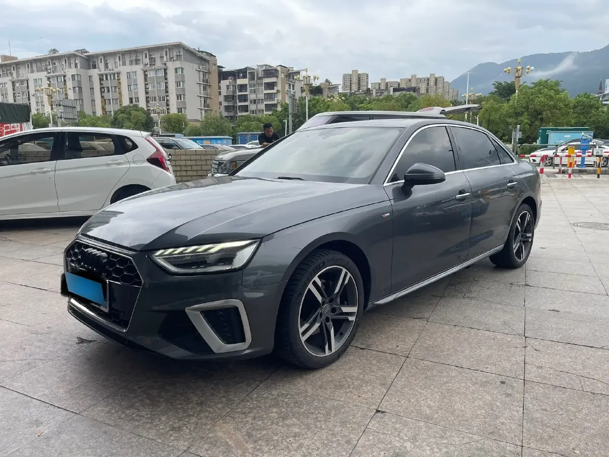 2020 Audi A4L 2.0T 150HP L4 7DCT