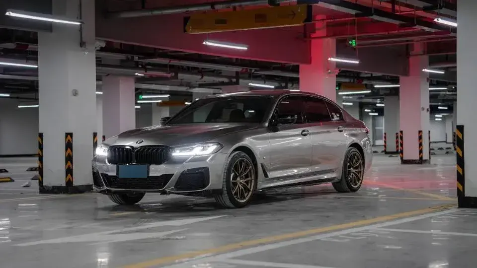 2022 BMW 5 Series 2.0T 252HP L4 8AT