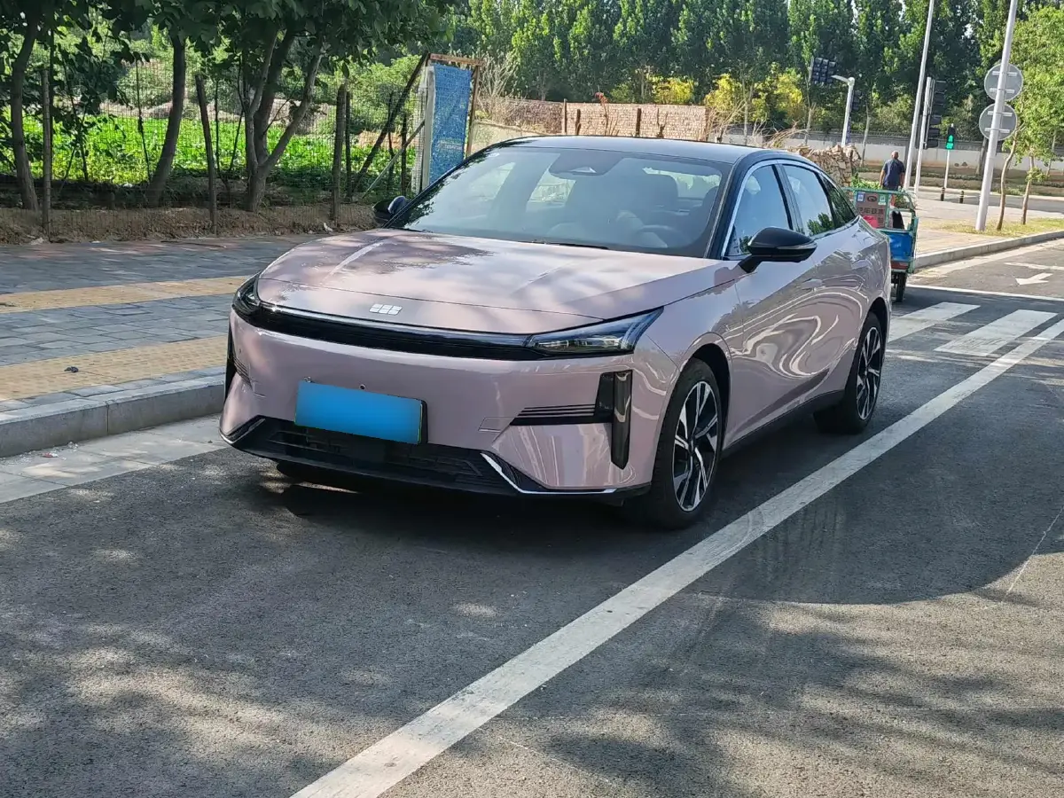 2024 Geely Galaxy L6 1.5T 163HP L4 3DHT PHEV