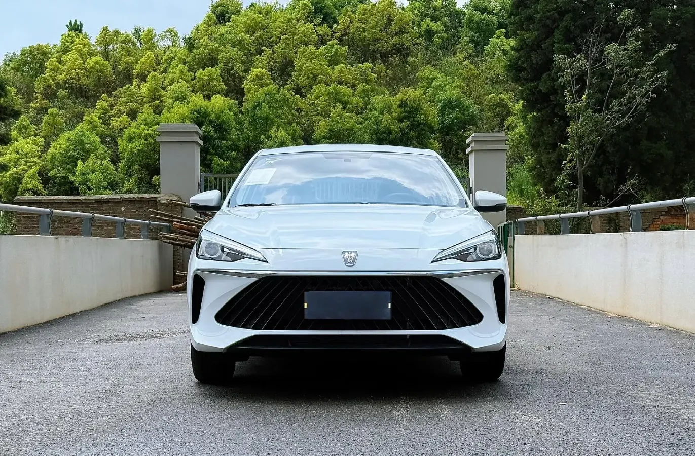 2023 Roewe i5 1.5L 129HP L4 5MT,autocango,china used car exporter,china ev exporter,chinese used car exporter,chinese used ev exporter