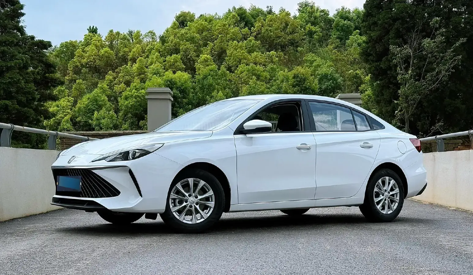 2023 Roewe i5 1.5L 129HP L4 5MT