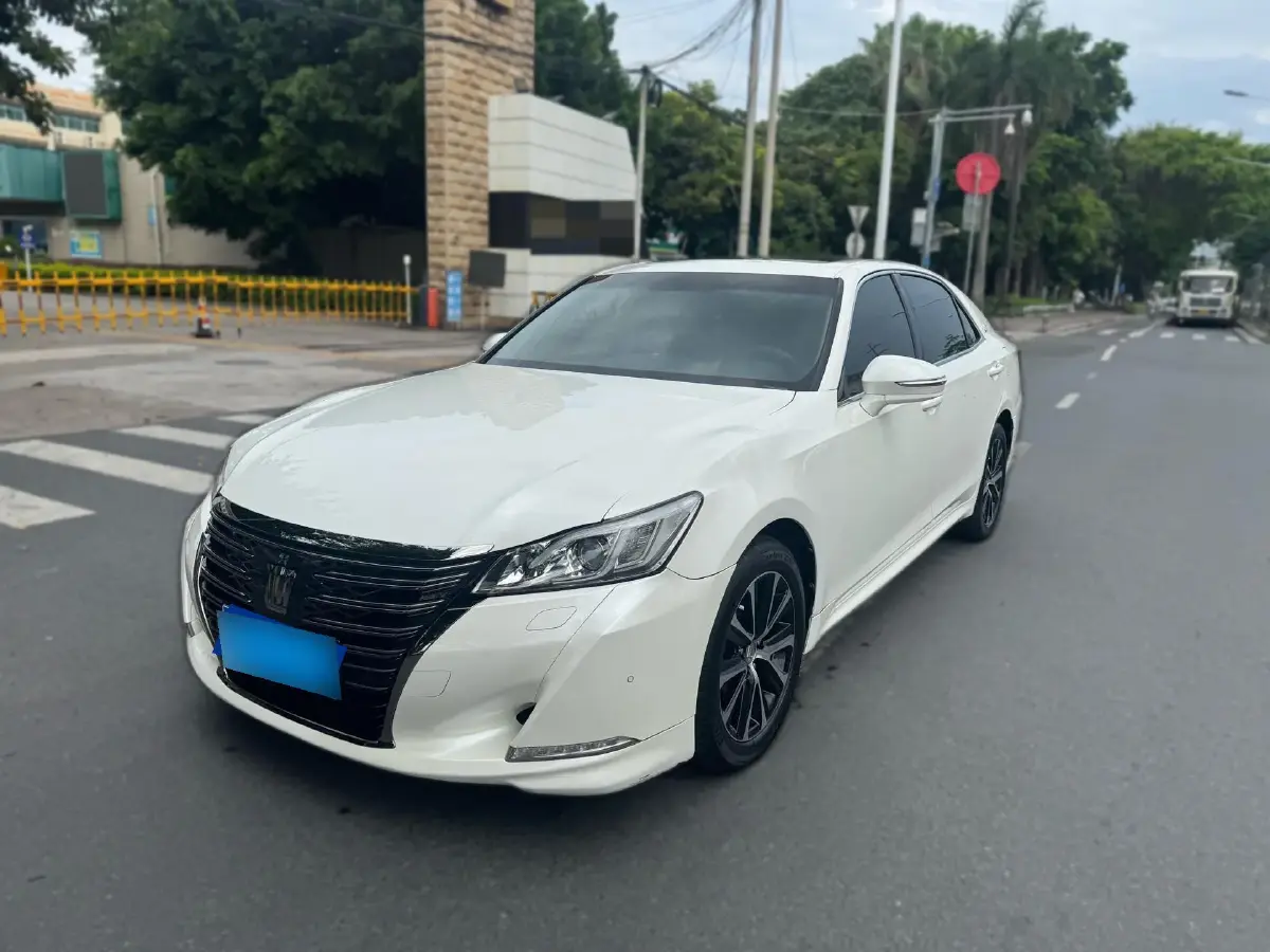 2018 Toyota Crown 2.0T 235HP L4 8AT