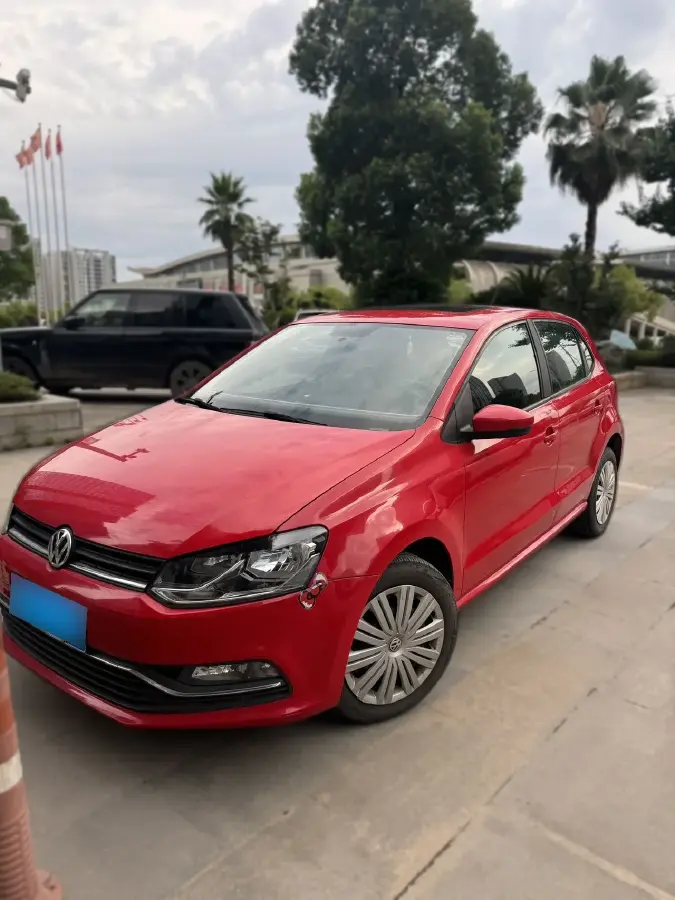 2016 Volkswagen Polo 1.6L 110HP L4 6AT