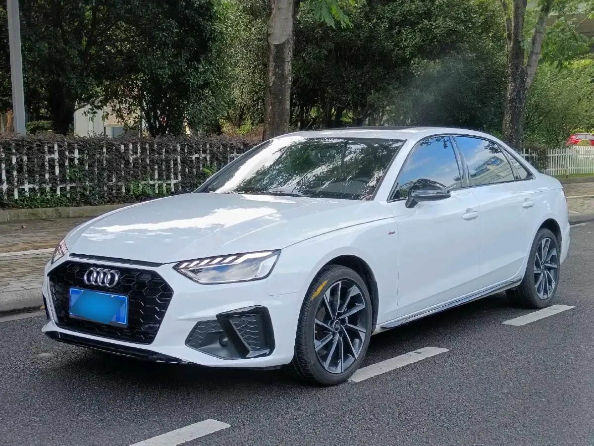 2022 Audi A4L 2.0T 190HP L4 7DCT