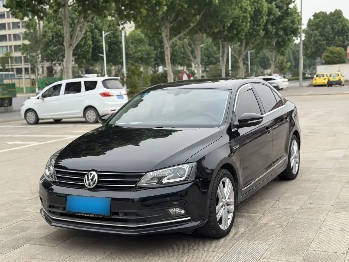 2017 Volkswagen Sagitar 1.4T 150HP L4 7DCT