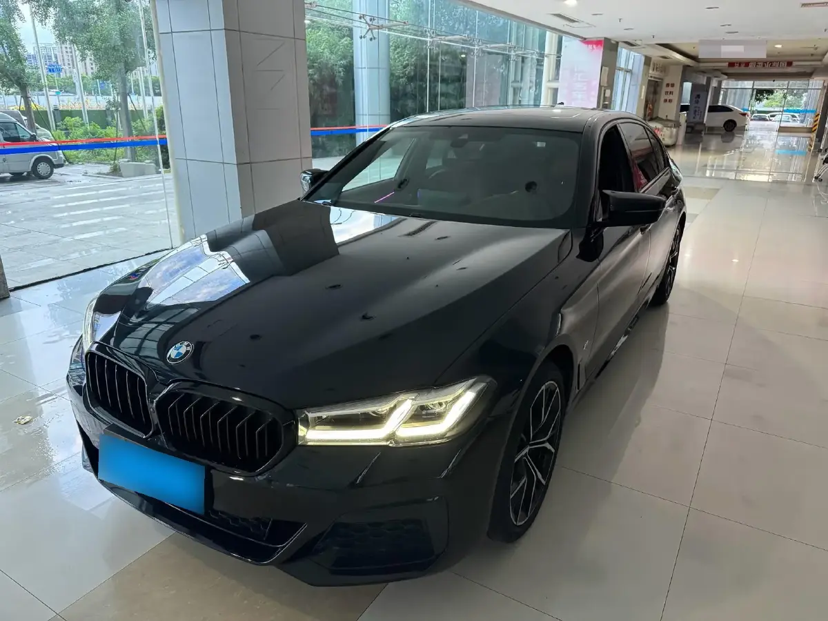 2022 BMW 5 Series 2.0T 252HP L4 8AT