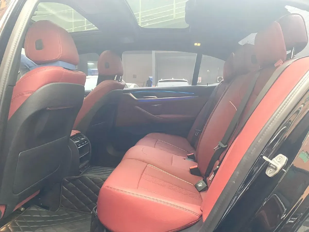 2022 BMW 5 Series 2.0T 184HP L4 8AT PHEV 17.7KWH,autocango,china used car exporter,china ev exporter,chinese used car exporter,chinese used ev exporter