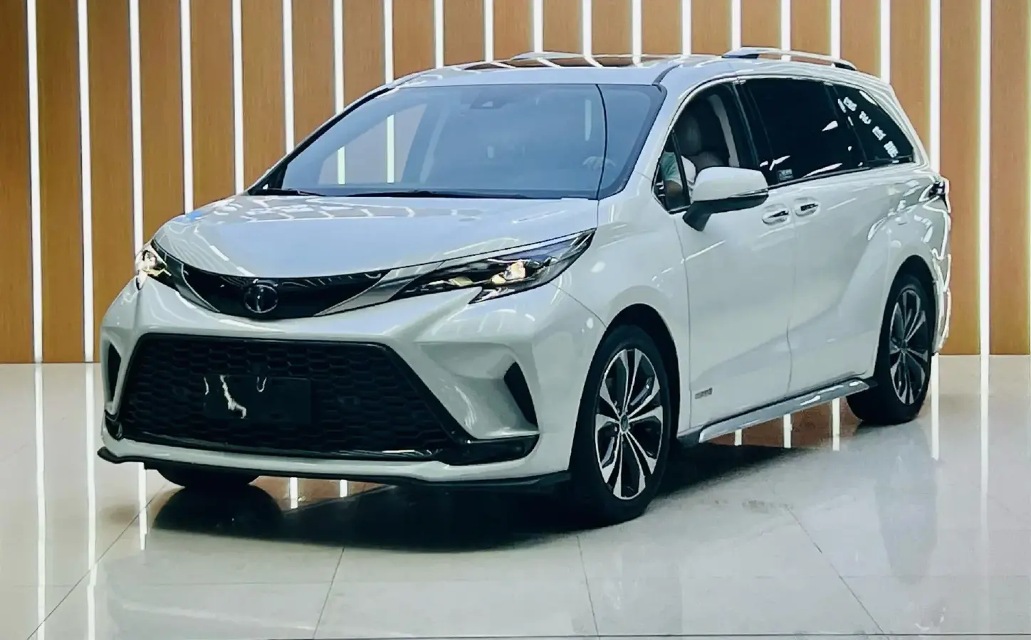 2023 Toyota Granvia 2.5L 189HP L4 E-CVT Hybrid