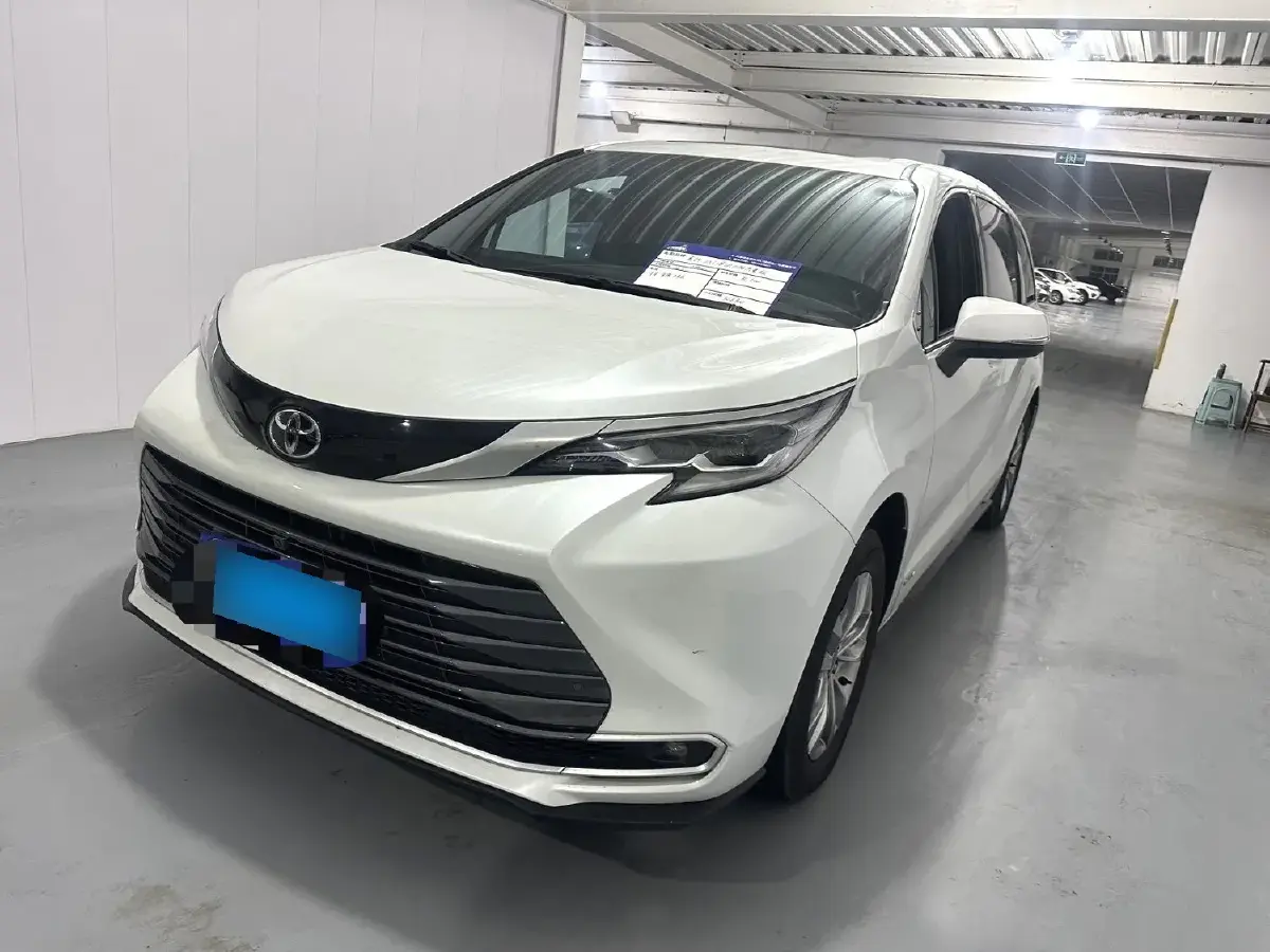 2024 Toyota Sienna 2.5L 189HP L4 E-CVT Hybrid