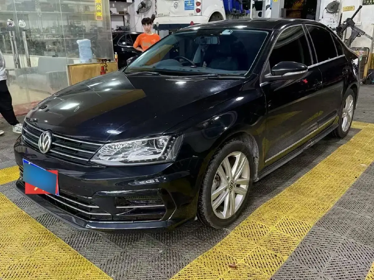 2018 Volkswagen Sagitar 1.4T 150HP L4 7DCT