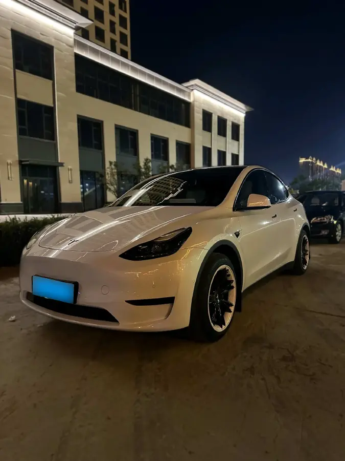 2023 Tesla Model Y BEV 60KWH