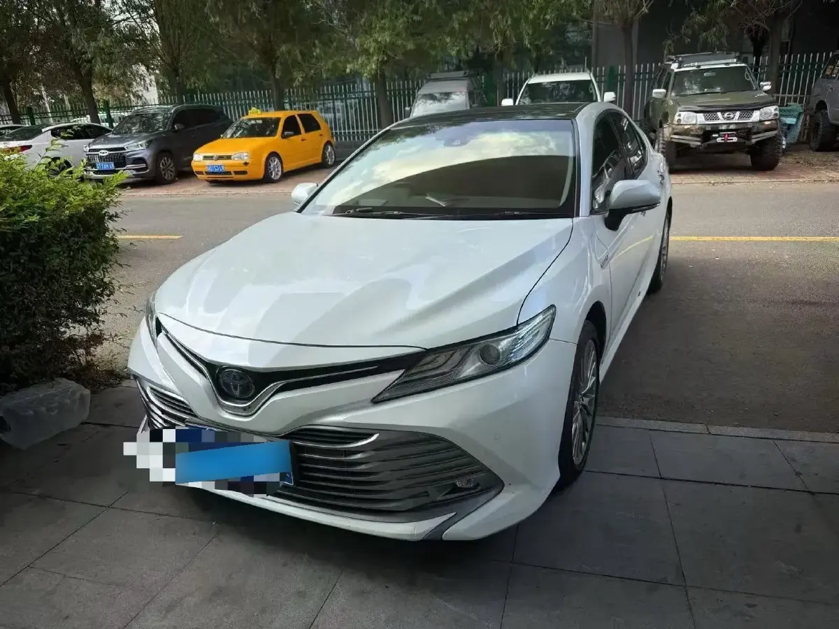 2019 Toyota Camry 2.5L 178HP L4 E-CVT Hybrid
