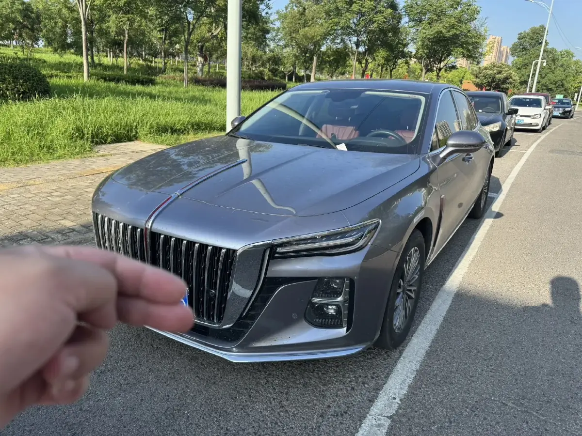 2023 HongQi H5 2.0T 224HP L4 8AT