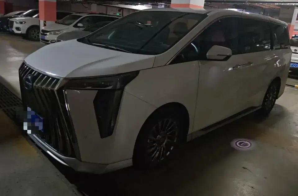 2023 GAC Trumpchi M8 2.0T 190HP L4 E-CVT Hybrid