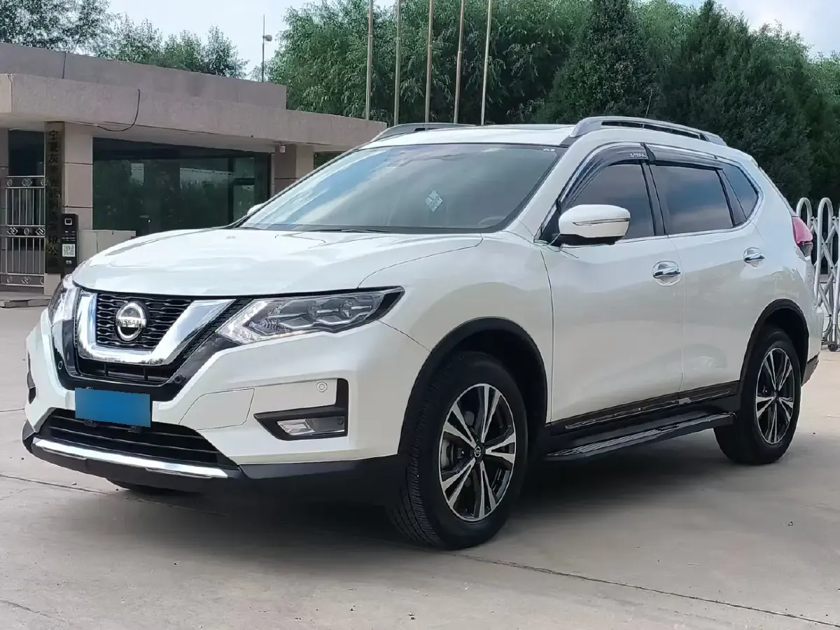 2021 Nissan X-Trail 2.5L 181HP L4 CVT