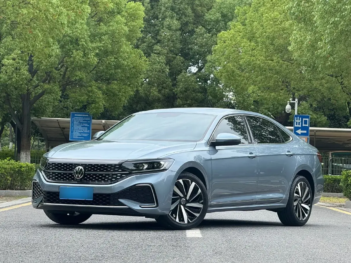 2022 Volkswagen Passat 2.0T 186HP L4 7DCT