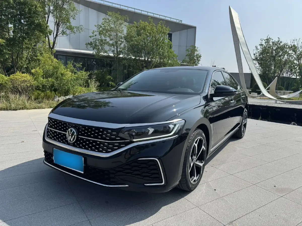 2023 Volkswagen Passat 2.0T 186HP L4 7DCT