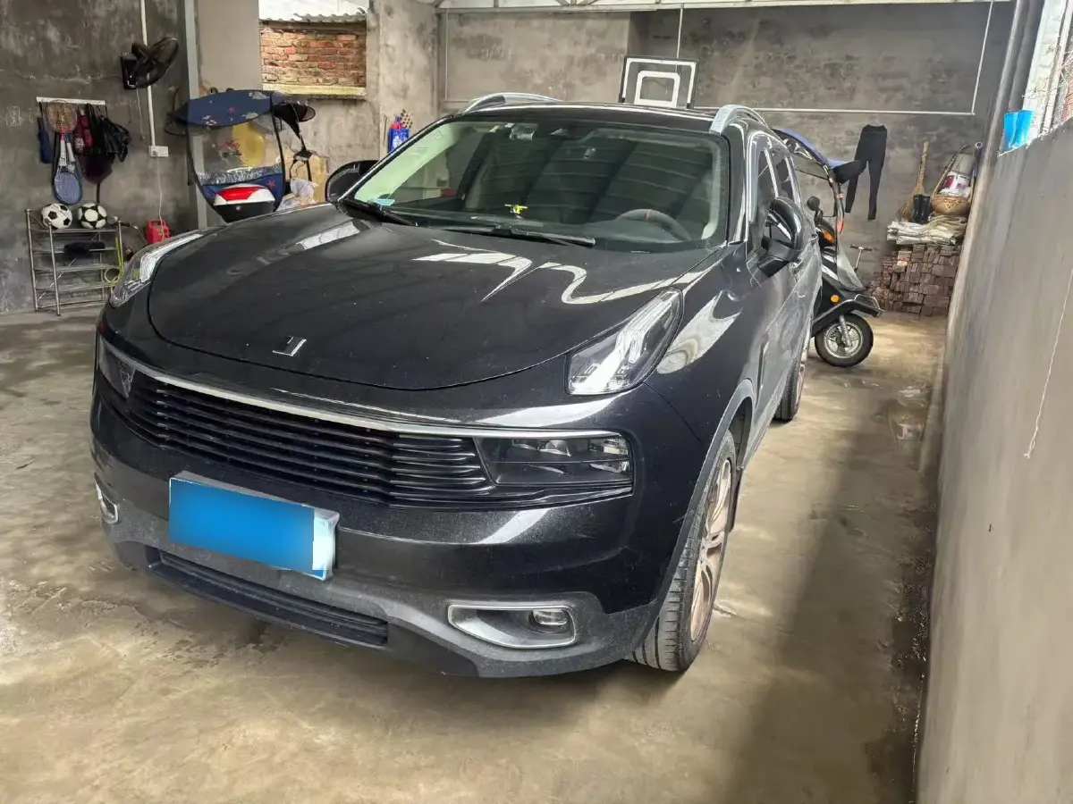 2018 LYNK&CO 01 2.0T 190HP L4 6AT