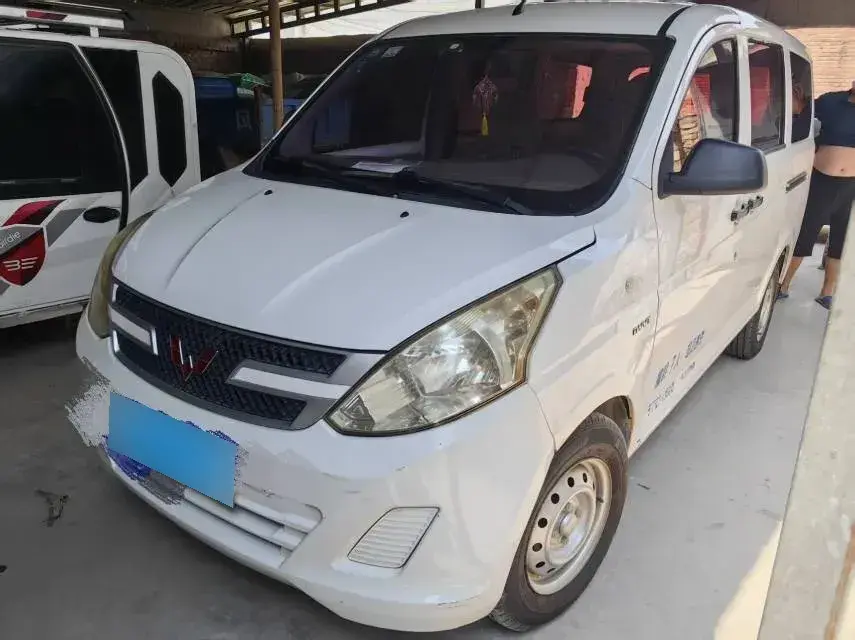 2016 WuLing RongGuang V 1.2L 88HP L4 5MT