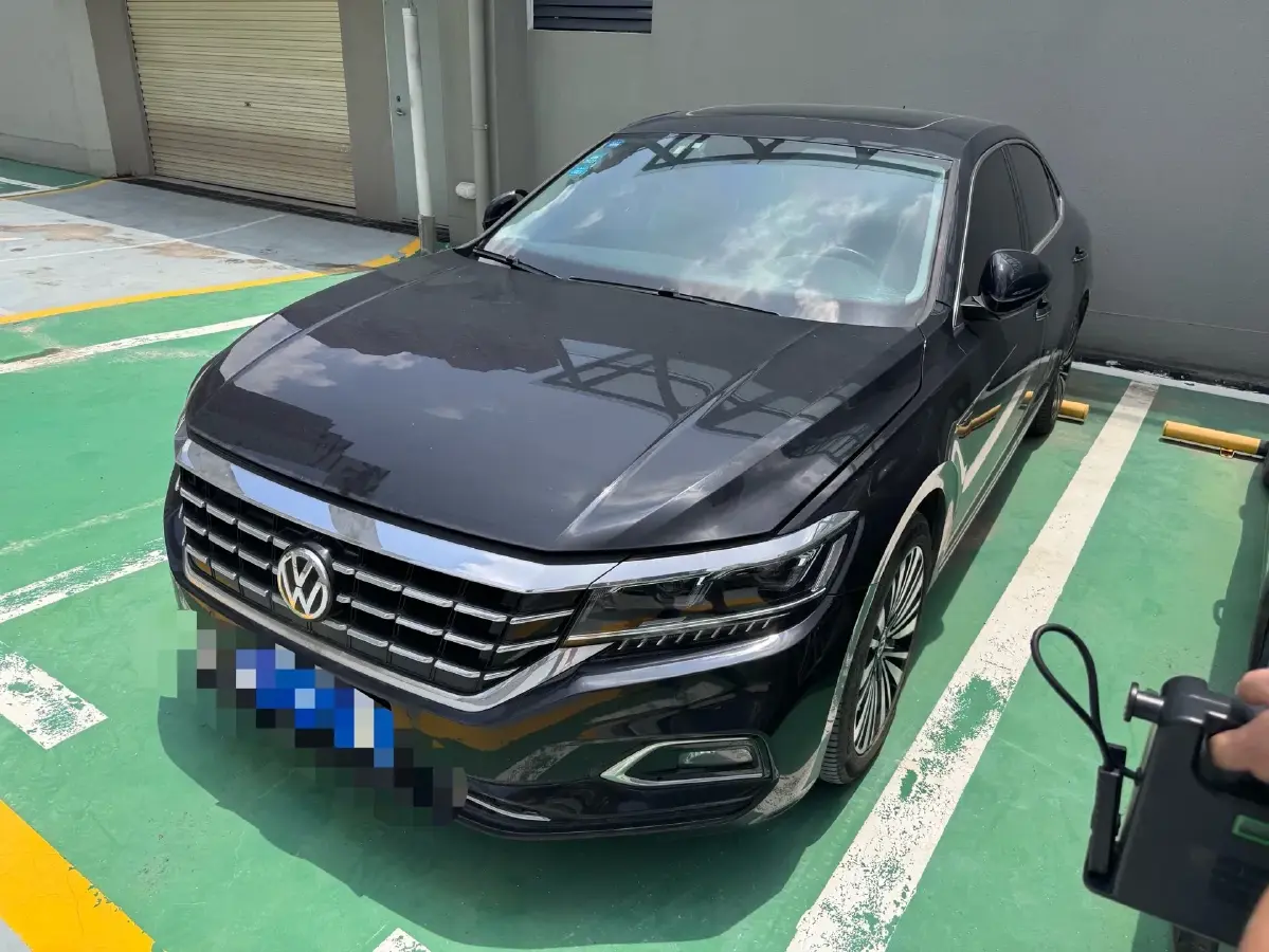 2019 Volkswagen Passat 2.0T 220HP L4 7DCT