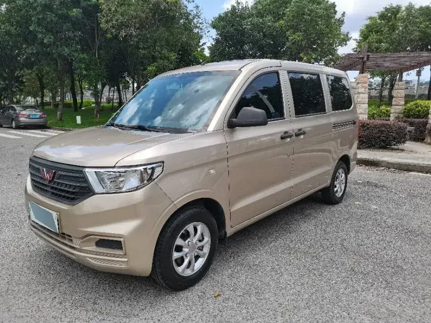 2021 WuLing HongGuang V 1.2L 76HP L4 5MT