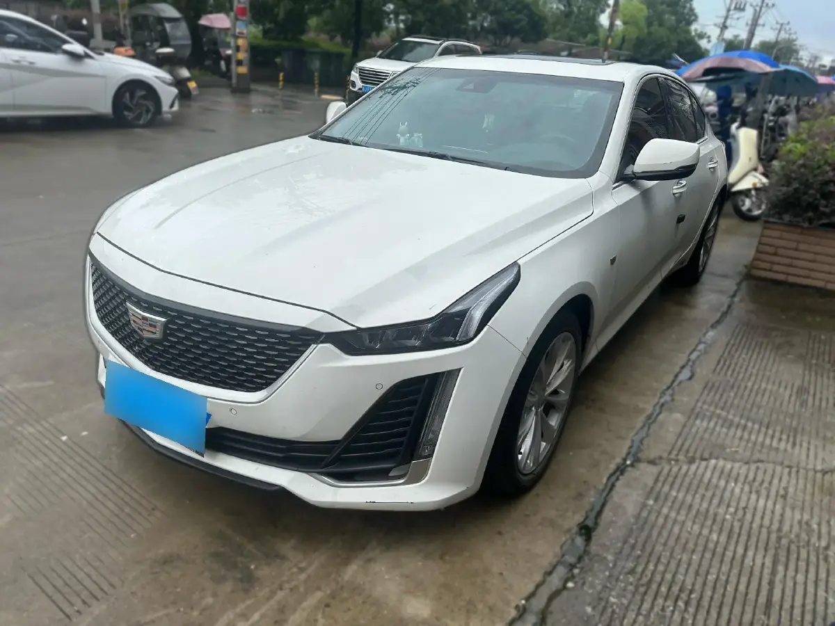 2022 Cadillac CT5 2.0T 237HP L4 10AT