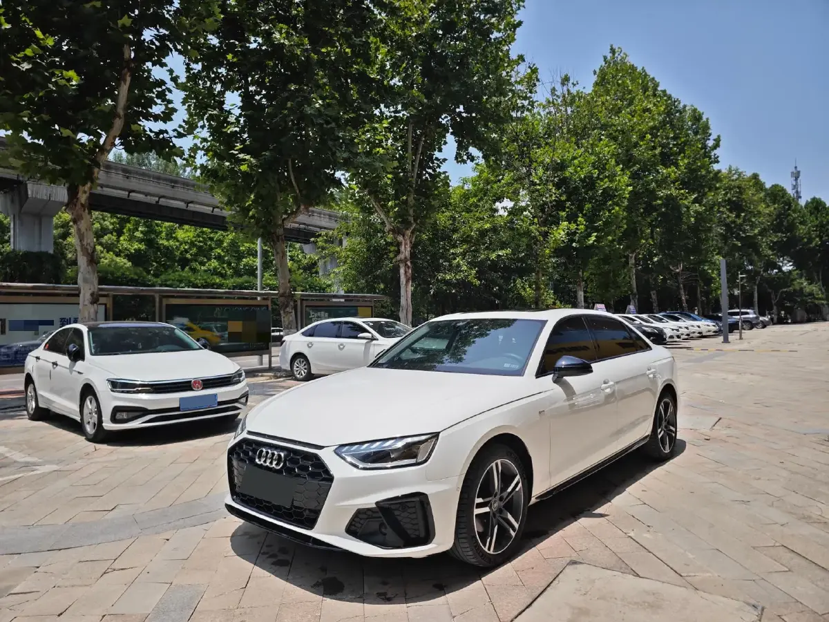 2022 Audi A4L 2.0T 190HP L4 7DCT
