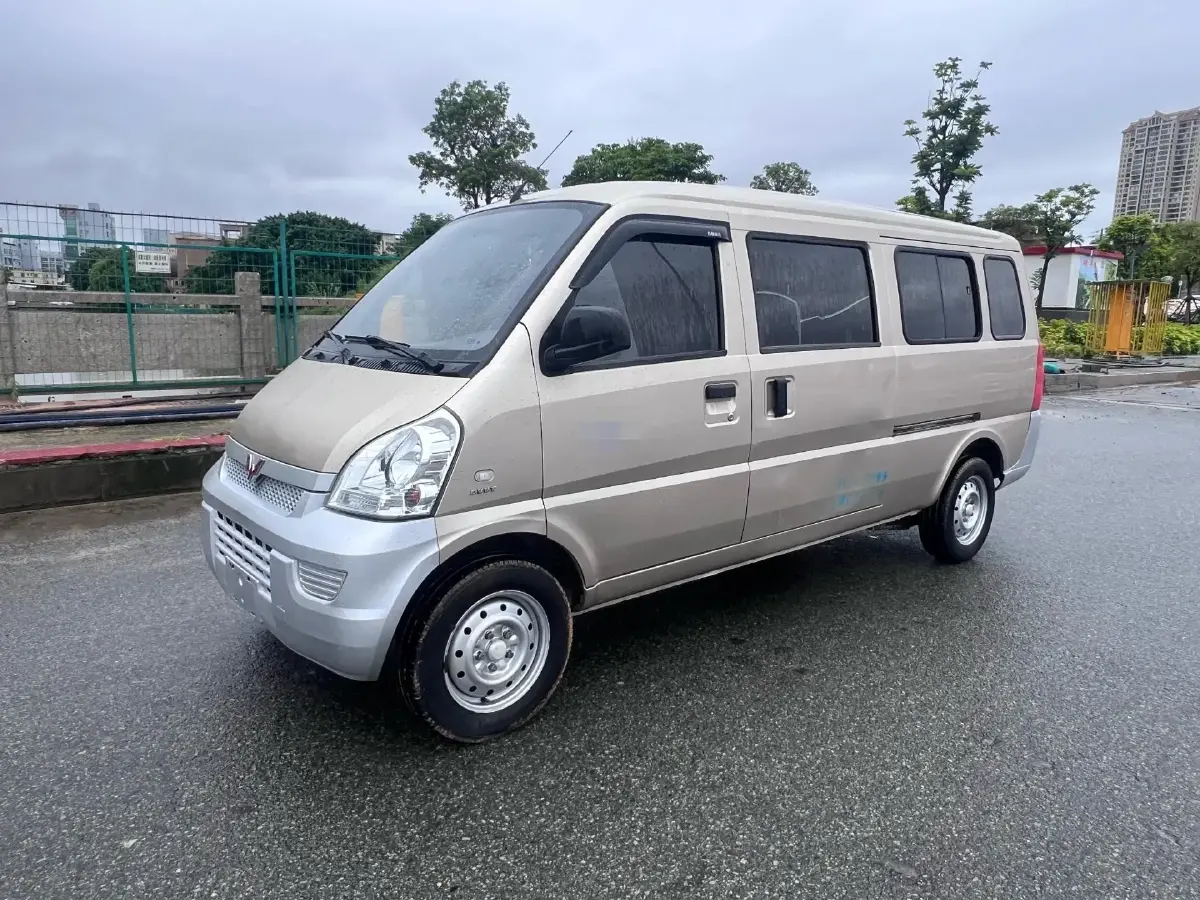 2017 WuLing RongGuang 1.2L 82HP L4 5MT