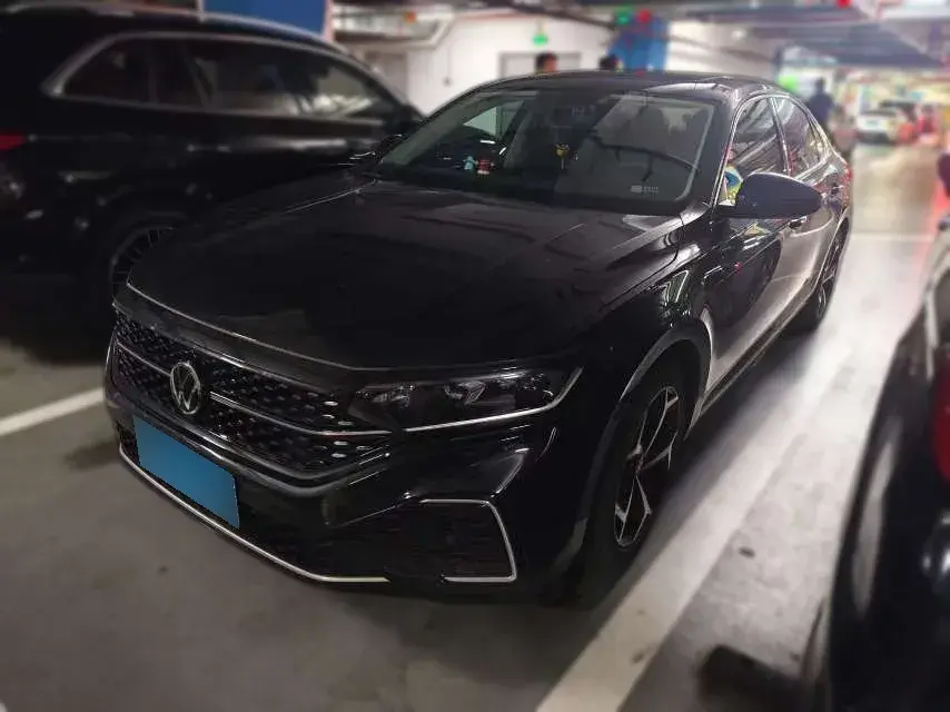 2023 Volkswagen Passat 2.0T 186HP L4 7DCT