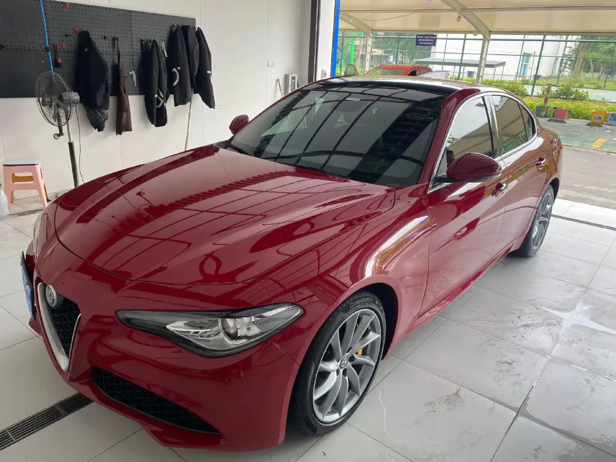 2019 Alfa Romeo Giulia 2.0T 280HP L4 8AT
