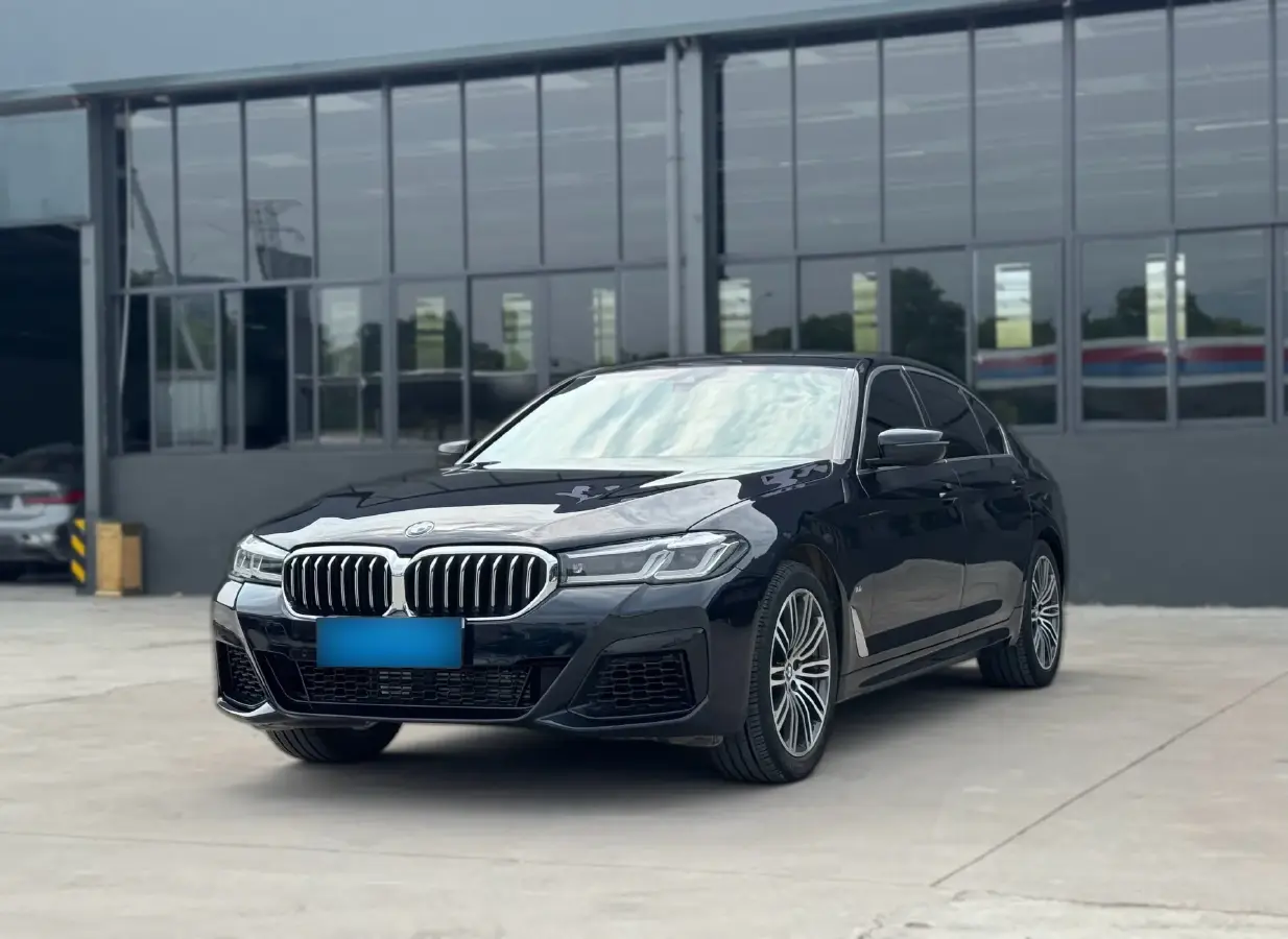 2022 BMW 5 Series 2.0T 184HP L4 8AT