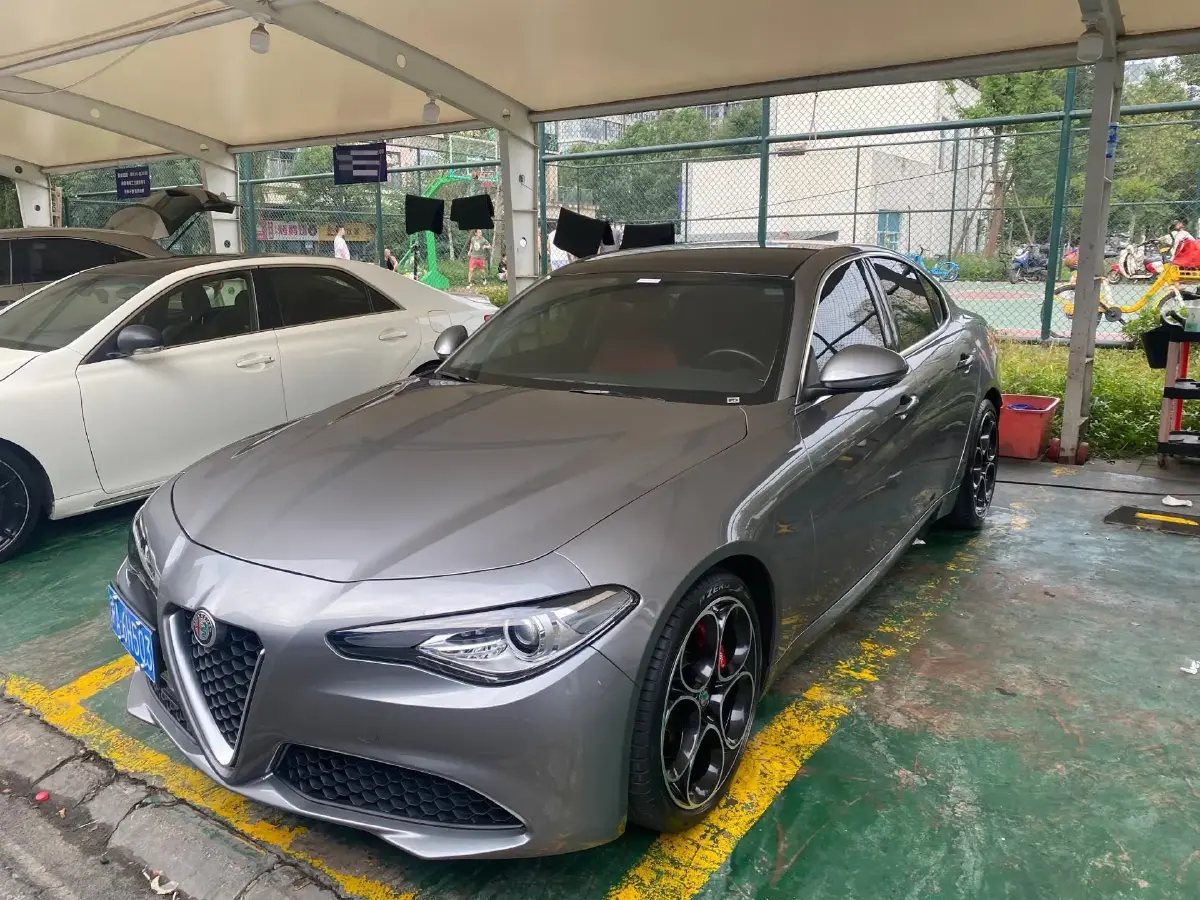 2021 Alfa Romeo Giulia 2.0T 280HP L4 8AT