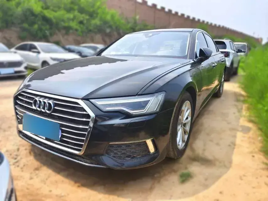 2022 Audi A6L 2.0T 190HP L4 7DCT